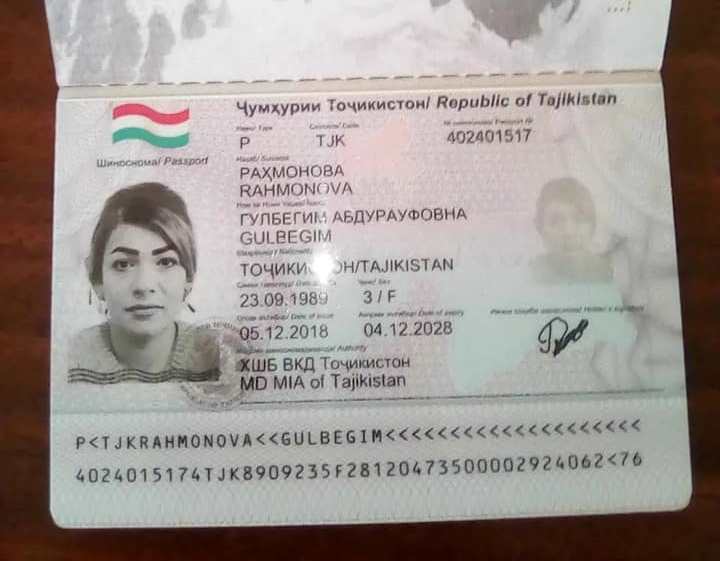 Таджикистанка показывает сиськи в прямом эфире