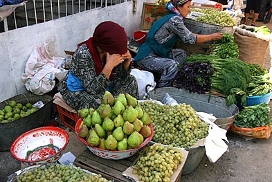 Цена таджикский. Продукты питания Таджикистана. Пищевые продукты в Таджикистане. Рынок Худжанда продуктовый. Ярмарка Согдийская область хозяйственная.