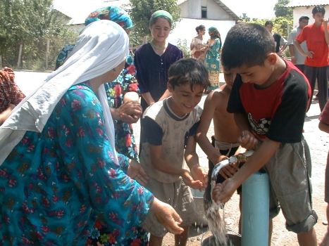 Чиста таджикский. Пресная вода Таджикистана. Таджикистан источник пресной воды эссе Таджикистан не.