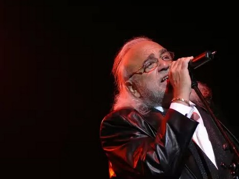 На 69-м году скончался известный греческий певец Демис Руссос