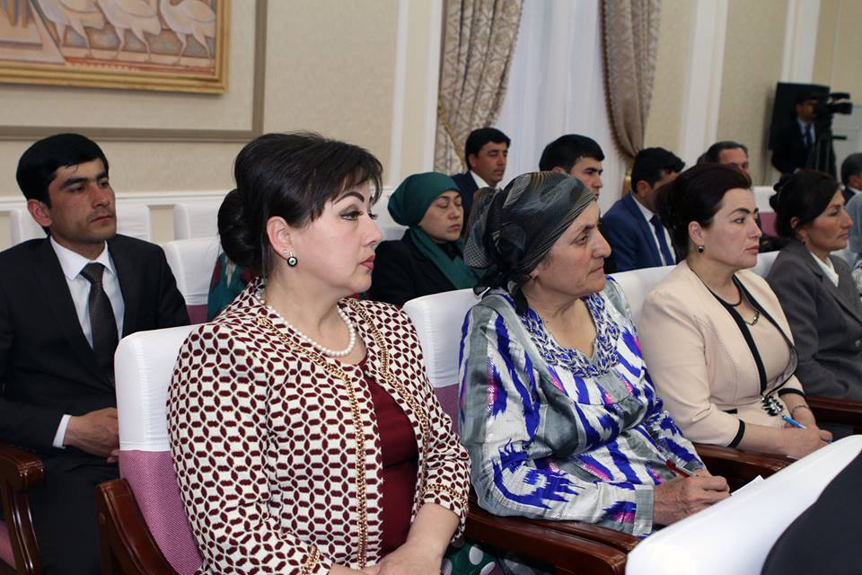 Год рождения эмомали рахмон. Семья Рахмона. Жена президента Таджикистана Эмомали Рахмонов. Тагоев Эмомали ЗУБАЙДУЛЛОВИЧ. Эмомали Рахмон 1998.