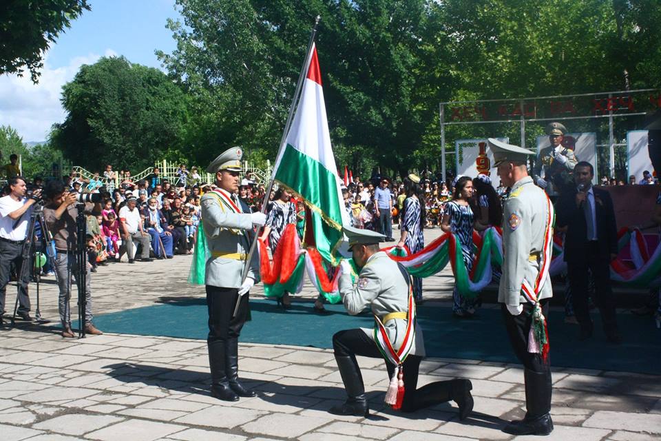 Прогноз погоды турсунзаде 14. Турсунзаде. Город Турсунзаде парк Победы. Таджикистан город Турсунзаде 9 май 2020. Ветераны города Турсунзаде.