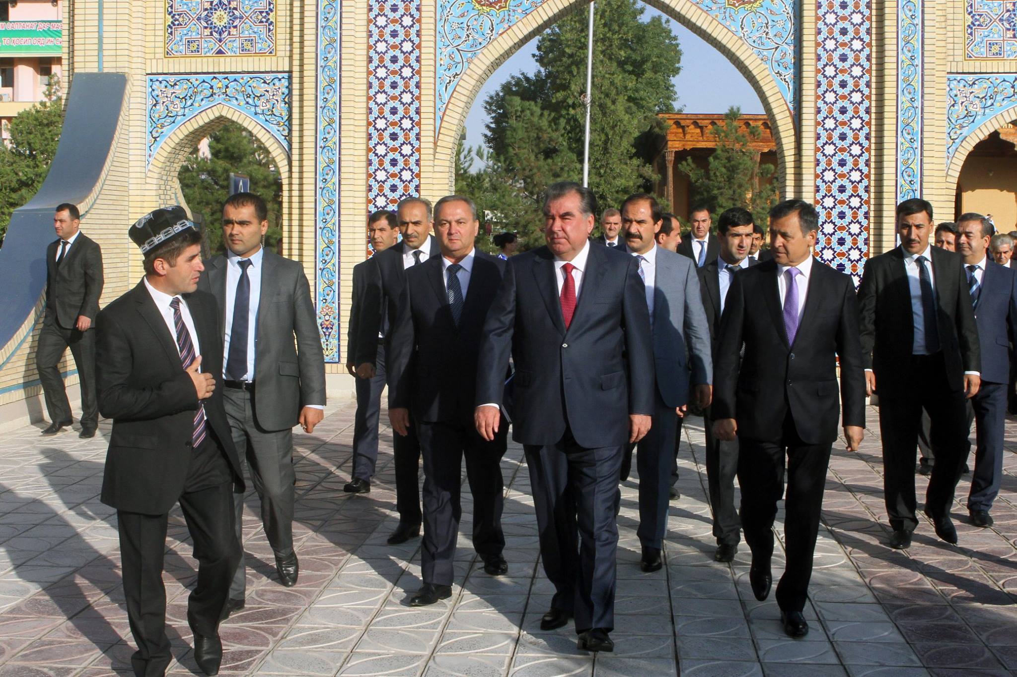 Точикистон хатлон. Эмомали Рахмон Хамадони. Охрана президента Таджикистана Эмомали Рахмон. Эмомали Рахмон в Куляб. Резиденция президента Таджикистана город Куляб.