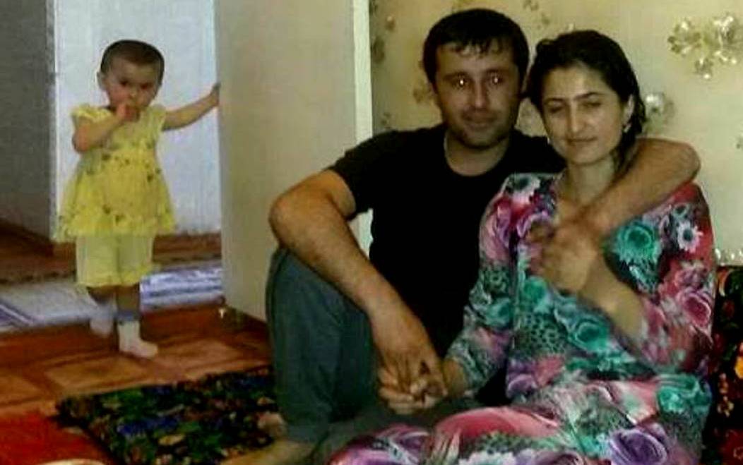 Родители таджиков террористов. Таджикская семья. Семья в Таджикистане. Таджикская мать. Таджикская семья фото.