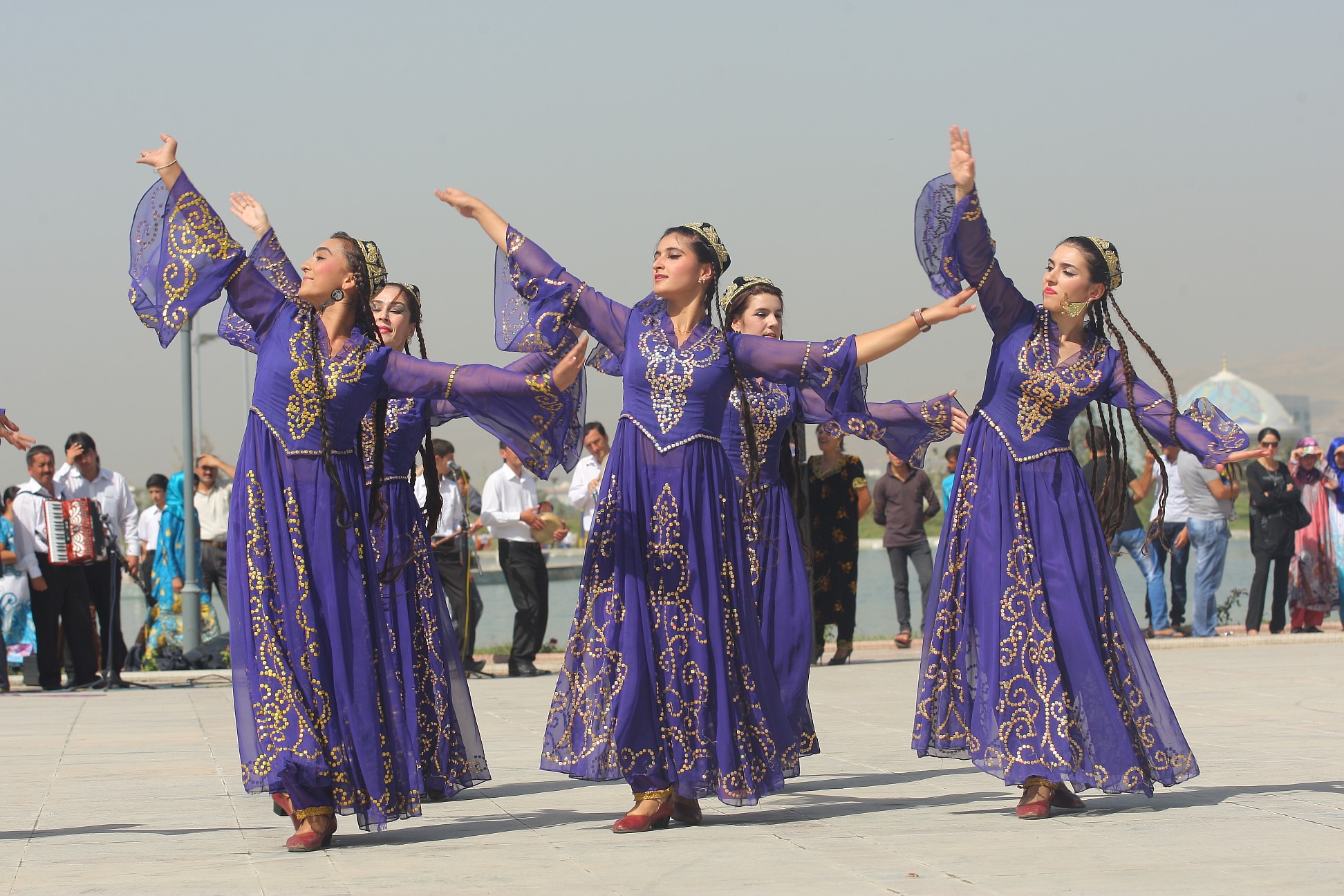 Таджикский период. Культура Таджикистана. Узбекские женщины. Национальные танцы Узбекистана. Узбекский народный танец.