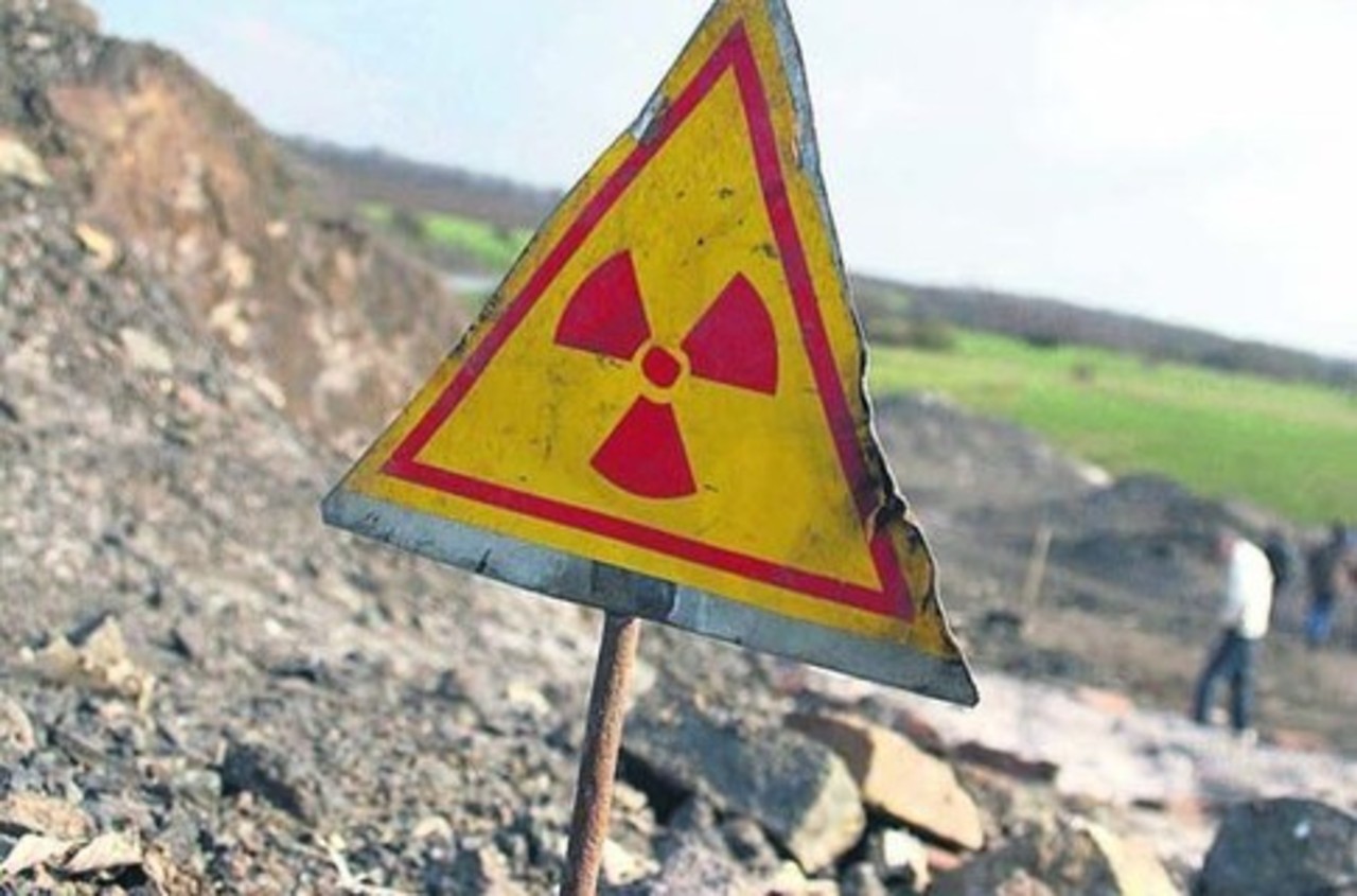 Загрязнено радиация. Радиоактивное загрязнение. Радиоктивные загрязнение. Радиационное загрязнение. Загрязнение радиоактивными отходами.