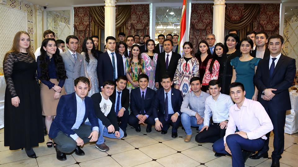 Таджикский молодежный. Консул Таджикистана. Посольство Таджикистана. Молодежь Таджикистана. Сотрудники посольства Таджикистана в Москве.