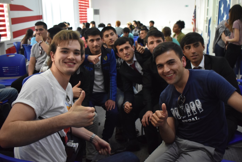 Таджики в Америке. Студент Душанбе. Студенты из Таджикистана. Узбеки в США студенты.