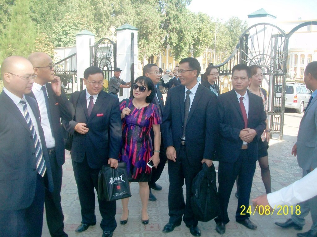 Обучение таджикскому. Таджикско-китайская компания. Таджикско китайская Промышленная компания. «Таджикско-китайская Горно-Промышленная компания». Представители таджикско китайские компании.