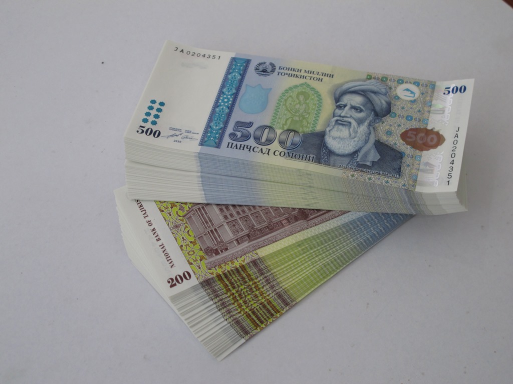 1000 российских на таджикских сомони. Купюры Таджикистана. Таджикские деньги. Таджикские банкноты. 500 Сомон фото.