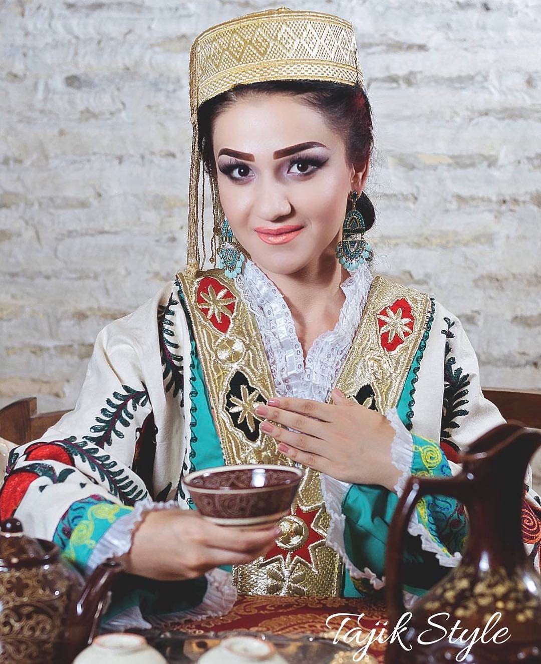 Телефон по таджикски. Таджикистанский Гулвата. Таджикские девушки. Сами красивая девушка Таджикистана. Таджички в Москве.