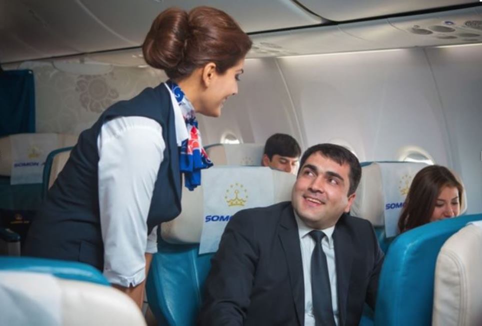 Авиакомпаний душанбе. Somon Air стюардессы. Сомон Эйр бортпроводники. Авиакомпания Tajik Air. АН 28 таджик Эйр.