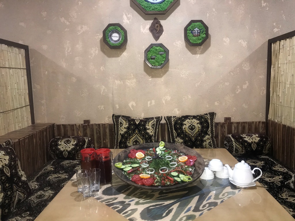 Кафе таджики. Рестораны Таджикистана. Таджикское кафе. Кафе Душанбе. Кафе таджикской кухни.