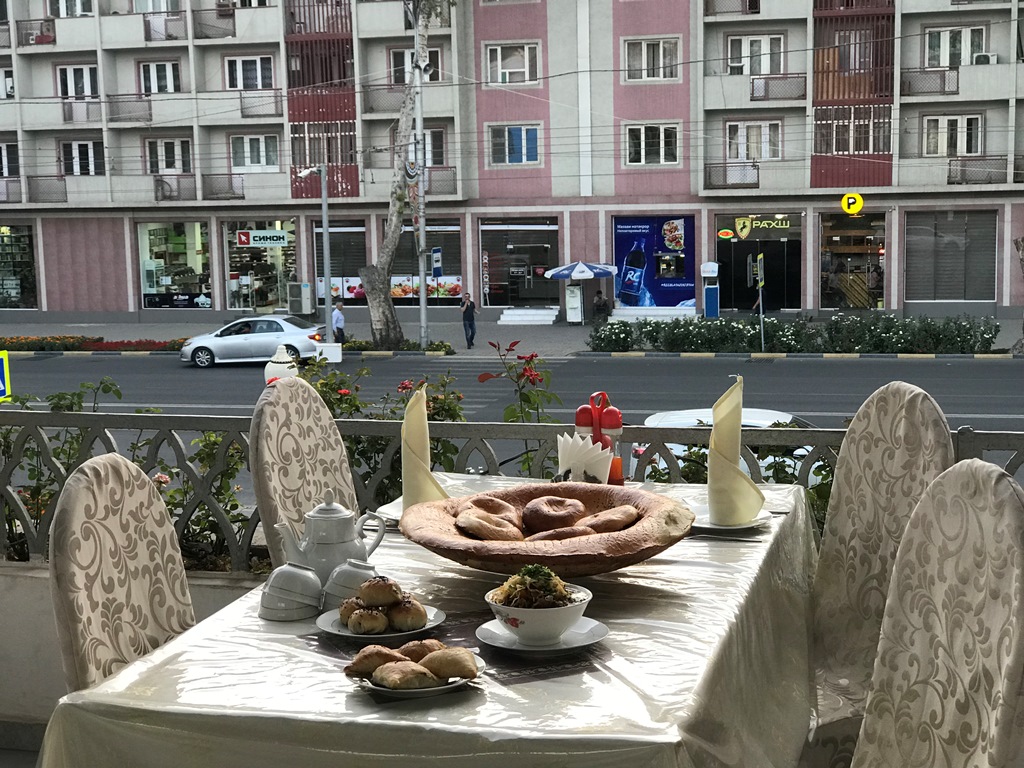 Таджикское кафе. Ресторан Истаравшан Душанбе. Ресторан сайех в Душанбе.