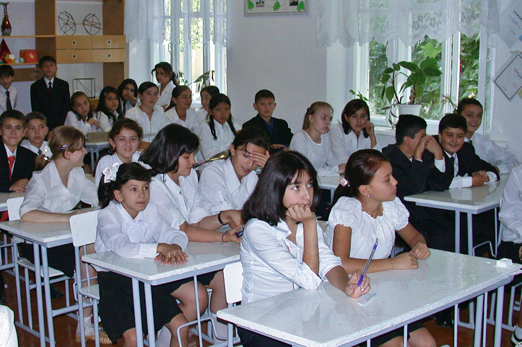Класс таджик. Школа 60 Душанбе. Школа в Таджикистане Душанбе. Школа 6 Душанбе. Гимназия 21 Душанбе.