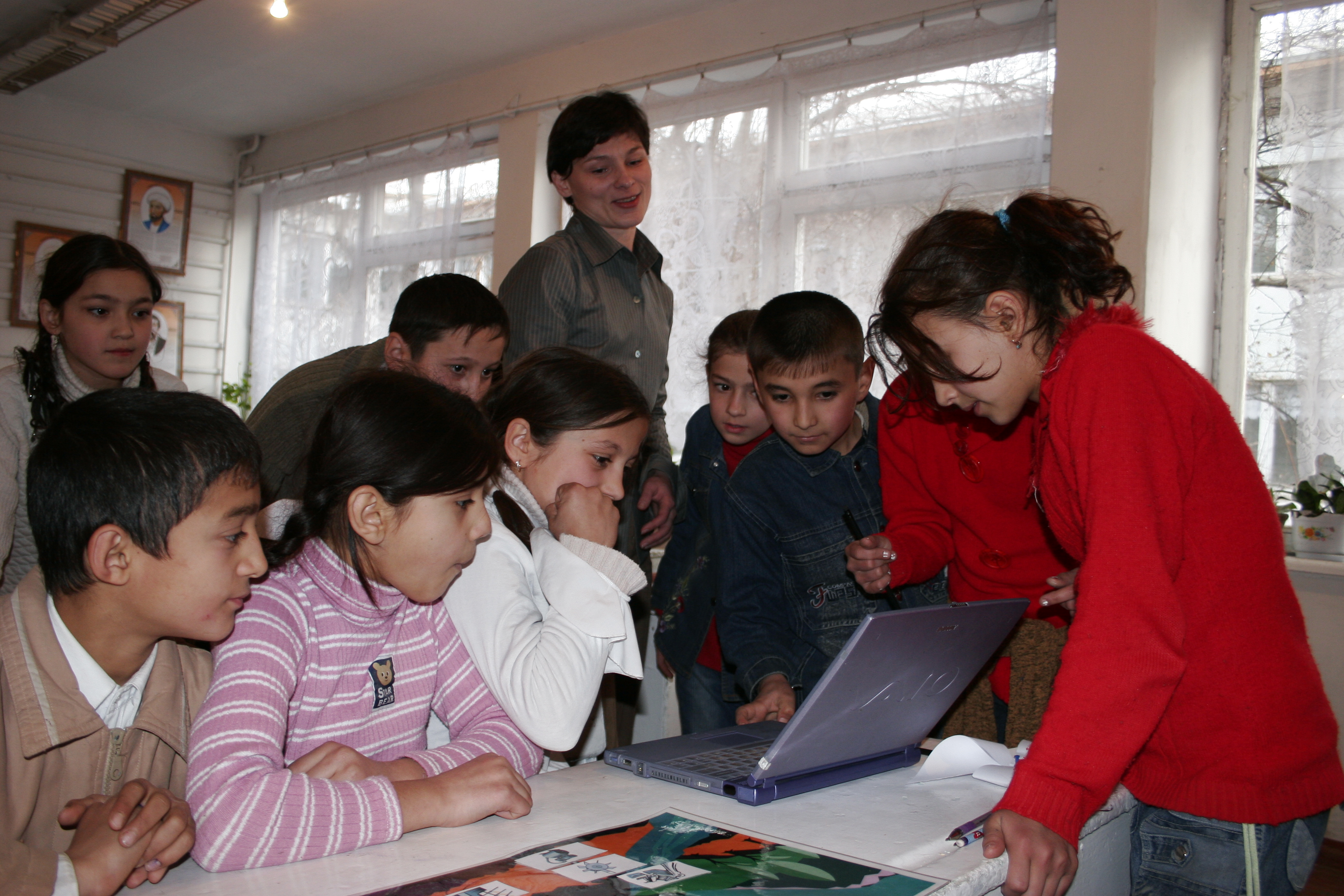 Российско таджикские школы. Таджикские школьники. Школа в Таджикистане. Таджикские школы в Москве. Урок в школах Таджикистан.