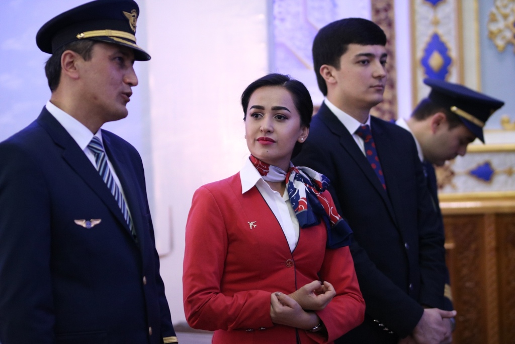 Летчик таджик. Somon Air стюардессы Таджикистан. Somon Air пилоты. Сухроб Джураев сомон Эйр.
