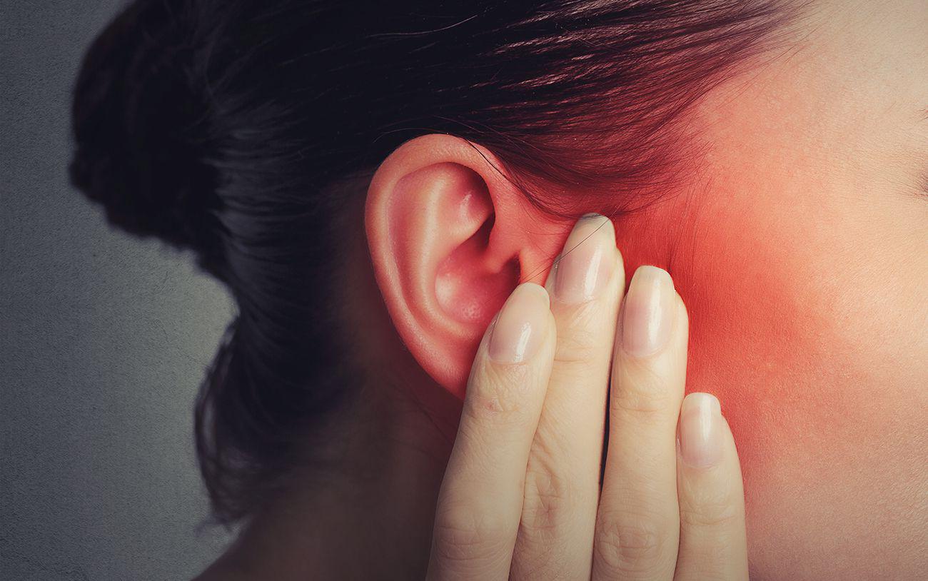 Сильная заложенность уха. Отомикоз наружный симптомы. Отомикоз это наружный отит. Остеома слухового прохода.