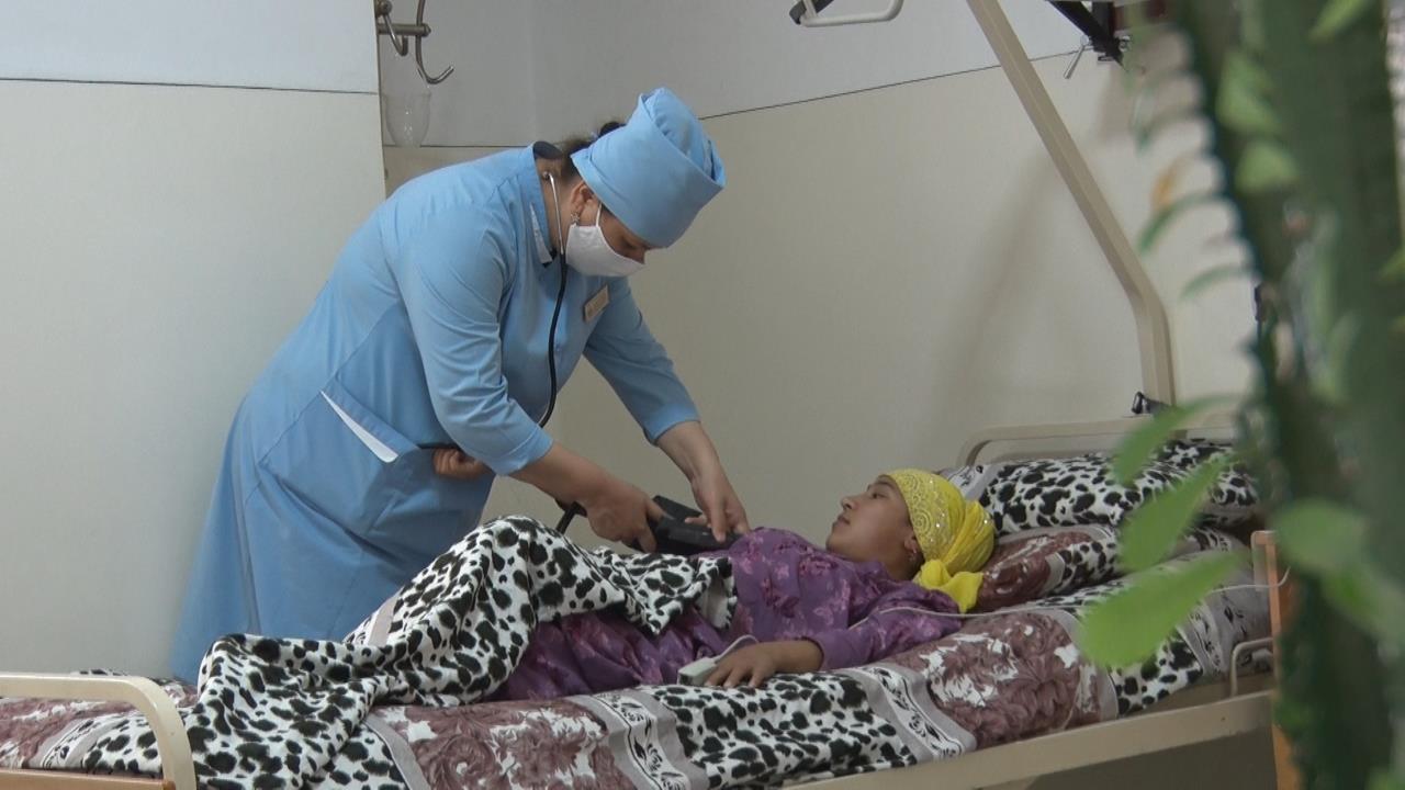Больница в душанбе. Караболо больница в Душанбе. Таджикские медики. Женщина в больнице Таджикистана. Онкологический центр в Таджикистан.