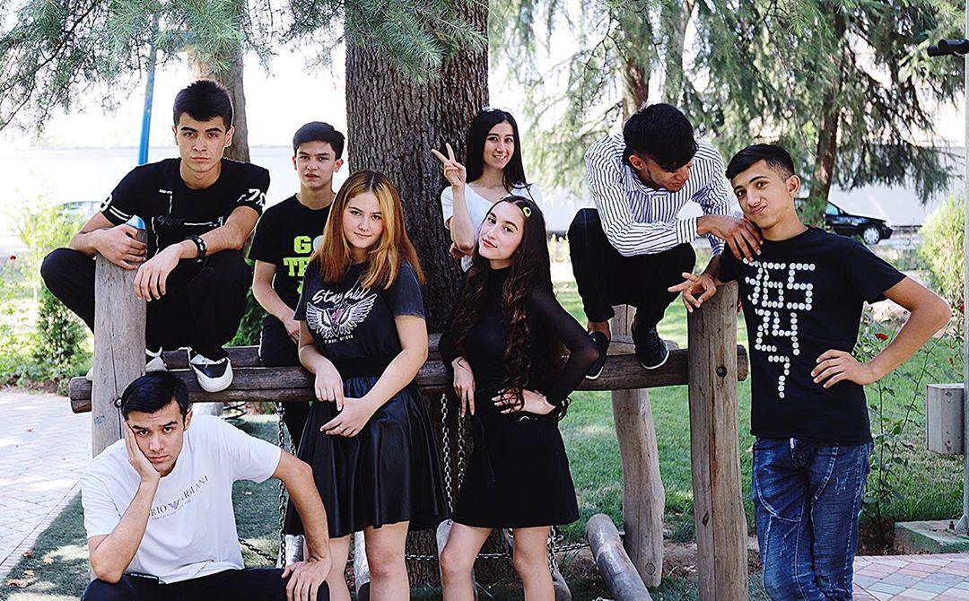 Без на таджикском. Таджикская молодежь. Таджики молодежь. Таджикистан современная молодежь. Красивая молодежь Таджикистана.