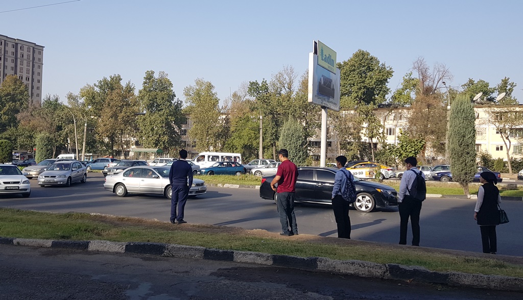 Рейдҳо дар Душанбе зидди таксиҳои ғайриқонунӣ фаъолиятдошта