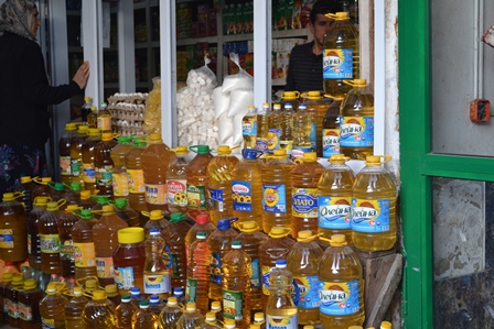 Цена таджикский. Масло Таджикистан. Масло на рынке Таджикистан. Продукты Таджикистан. Продукты питания Таджикистана.