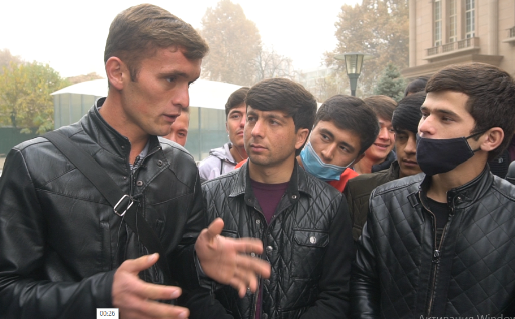 Кто нанял таджиков. Таджикские студенты в России. Группа таджиков. Таджикистанцы в России.