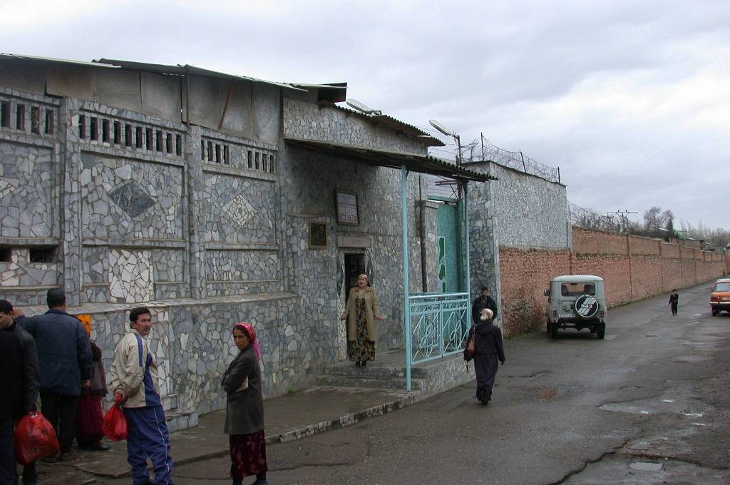 В тюрьмах Таджикистана заключенным снова разрешили свидания
