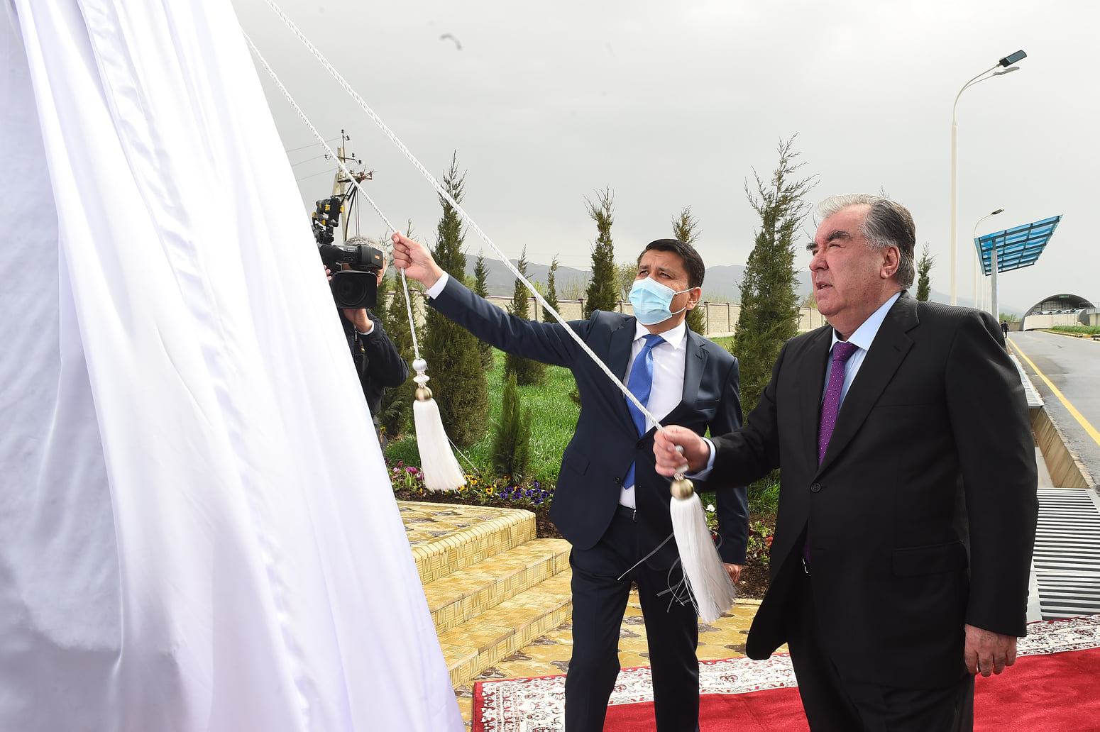 Президент в Яване: Коровья ферма, поселковый мост, детсад и новая больница  | Новости Таджикистана ASIA-Plus