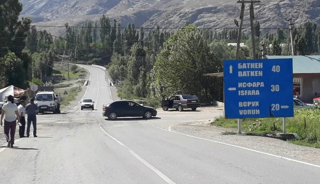 Авто исфара. Ворух Баткен. Исфара граница Киргизия. Таджикистан Исфара-Ворух. Ворух граница.