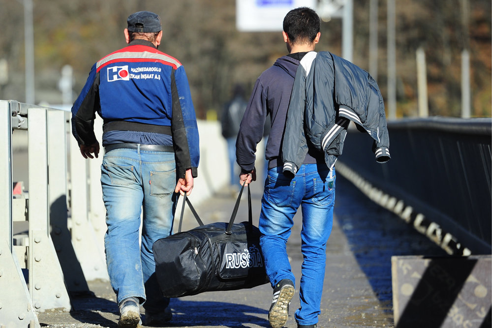 МВД России просит нелегальных мигрантов встать на учет и обещает