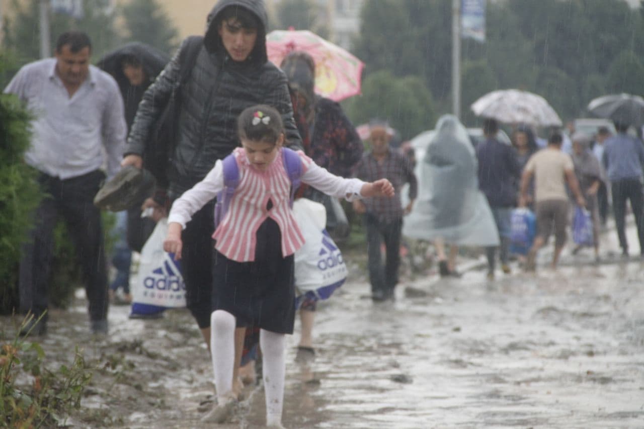 Таджикистана 2015 года. Сели в Таджикистане. Сель в Таджикистане 2015. Дождь в Таджикистане.