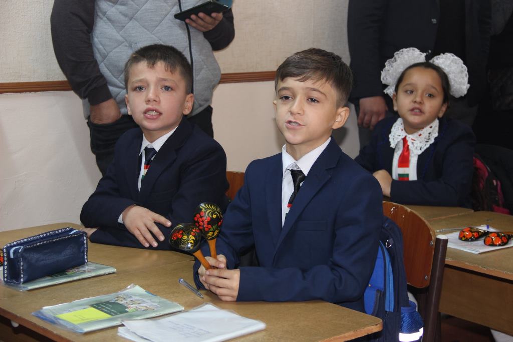 Таджикский новый год. Новый таджикский корпус в 48 школе.