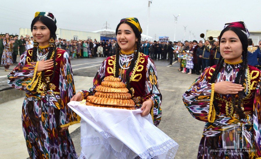 Таджикский понимаешь таджикский. Жители Узбекистана. Традиции народов Узбекистана. Гостеприимство таджикского народа. Таджикская Национальная одежда.