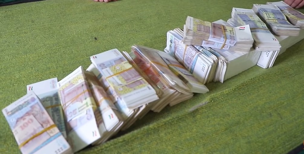Деньги в душанбе. Деньги Таджикистана. Деньги на дом. Деньги деньги. Денежные санкции.