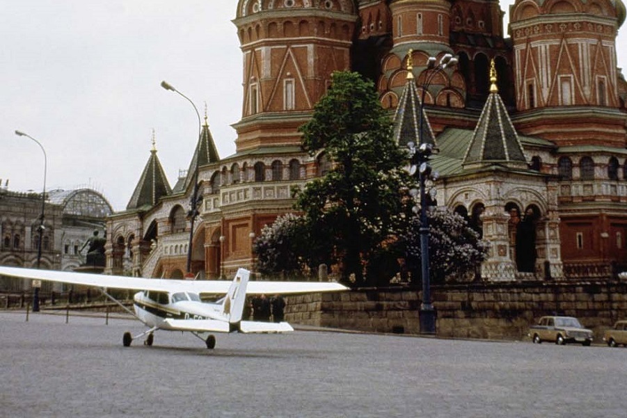 Руст самолет на красной площади