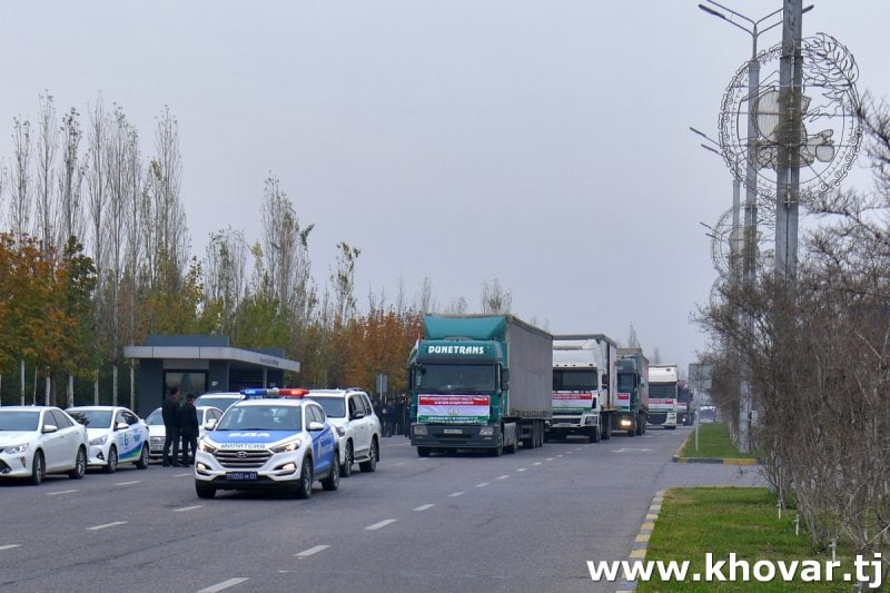 Таджикистан отправил. Таджикистан Пакистан гуманитарная помощь. Таджикистан. Эмомали Рахмон дар хазорчашма. Таджикистан направил гуманитарную помощь в Пакистан.