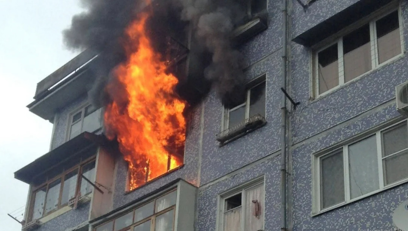 плакат Порядок действий при возникновении пожара