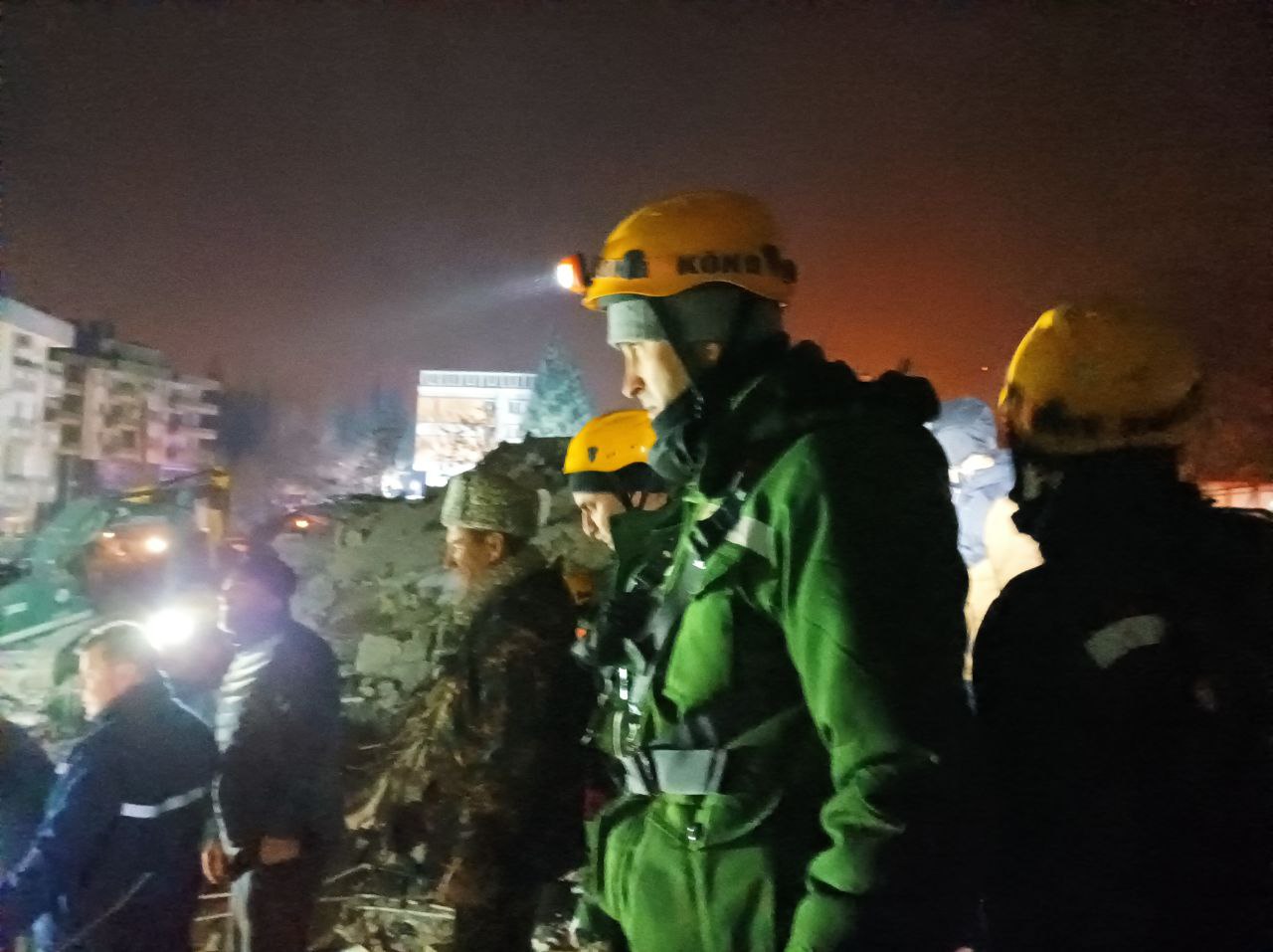 Таджикские спасатели приступили к поисково-спасательным работам в Кахраманмараше 