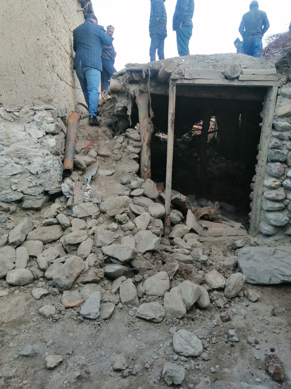 Последствия землетрясения в Таджикистане: ранены трое жителей, погибло более 60 голов скота 