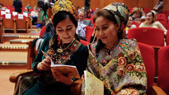 В Туркменистане могут обязать граждан разводиться только на родине 