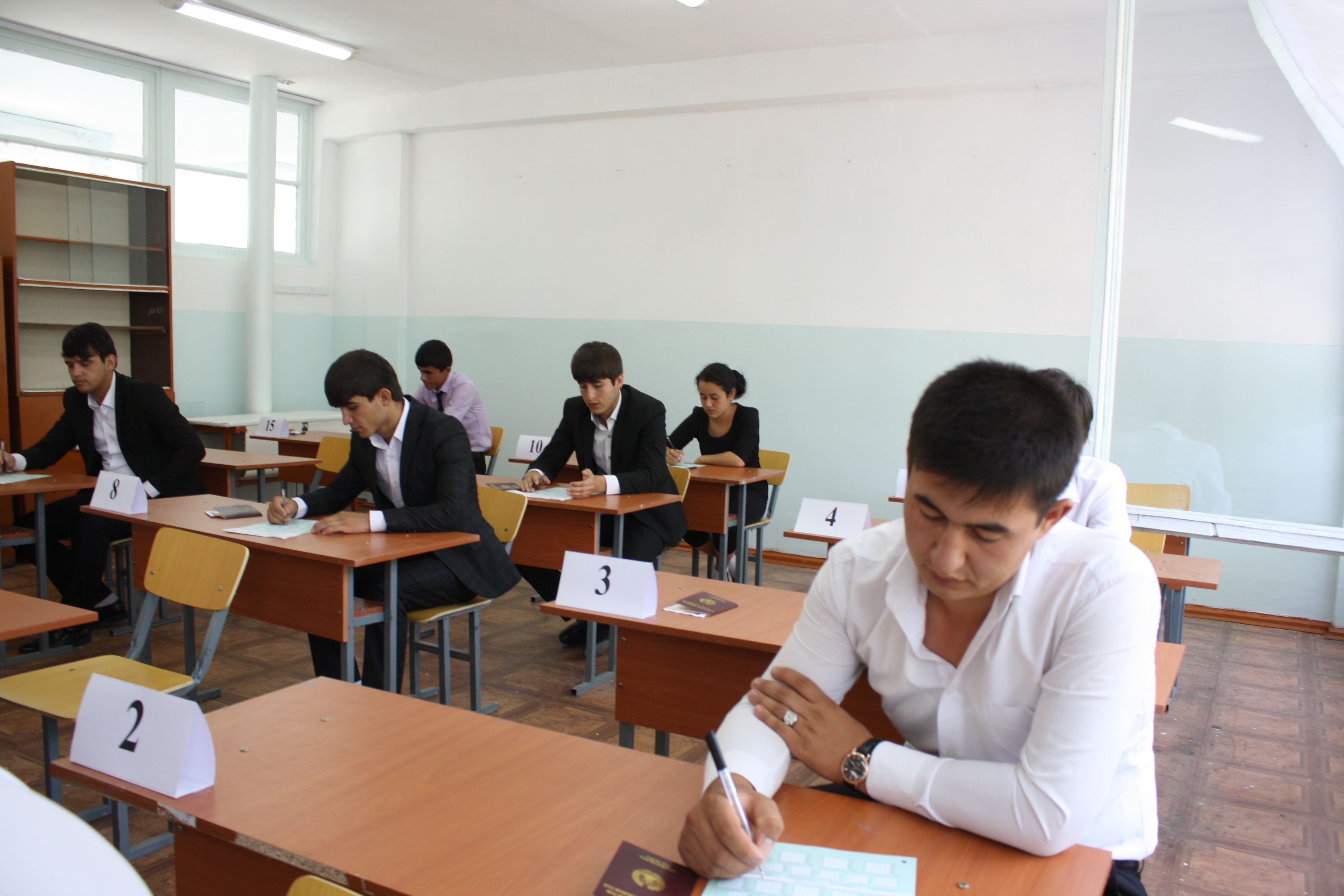 В Таджикистане сократилось количество студентов. Виноват закон о военной службе? 
