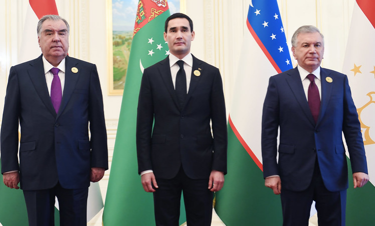 Чем завершился визит Эмомали Рахмона в Туркменистан 