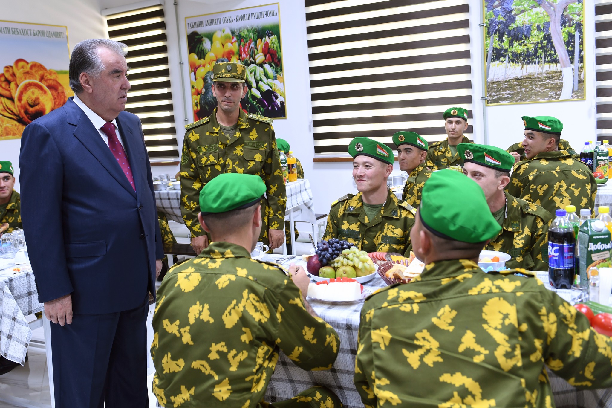 Президент Таджикистана открыл несколько новых погранзастав на границе с Афганистаном 