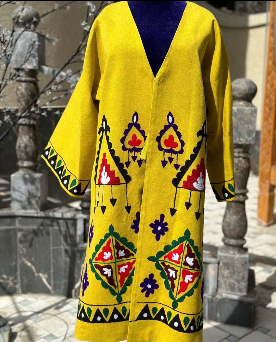 Темы таджикский. Модельеры Таджикистана с костюмом. Предметы быта в Узбекистане в ДОУ чапан.