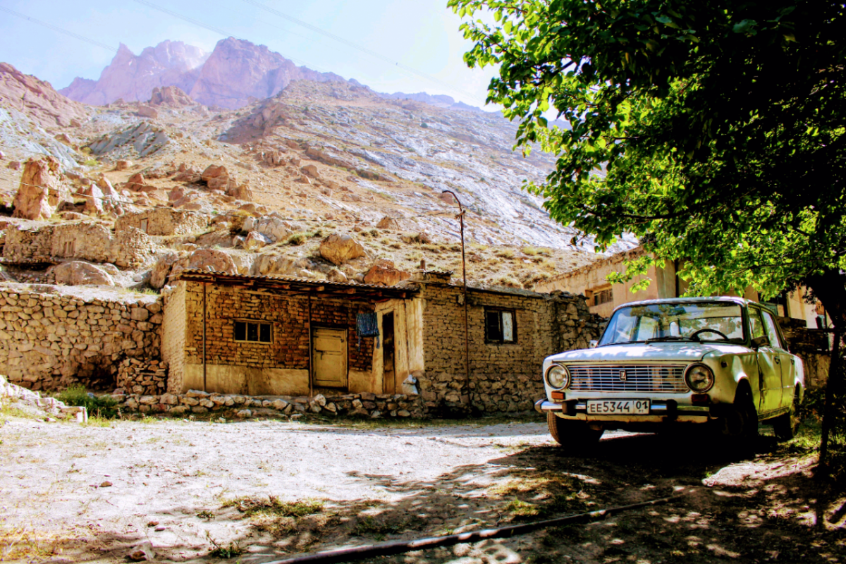 Горный кишлак Узбекистан. Село кишлак Таджикистан кишлак. Деревни и кишлаки в Таджикистане. Кишлак Лангар Таджикистан. Погода огилаки поен