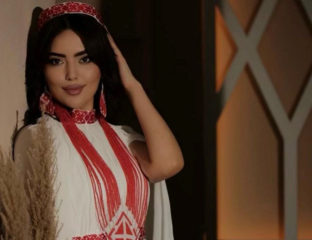 Фотомодель из Таджикистана. Модель таджикских платьев 2024. Мужчины модели из Таджикистана. Таджикские модели
