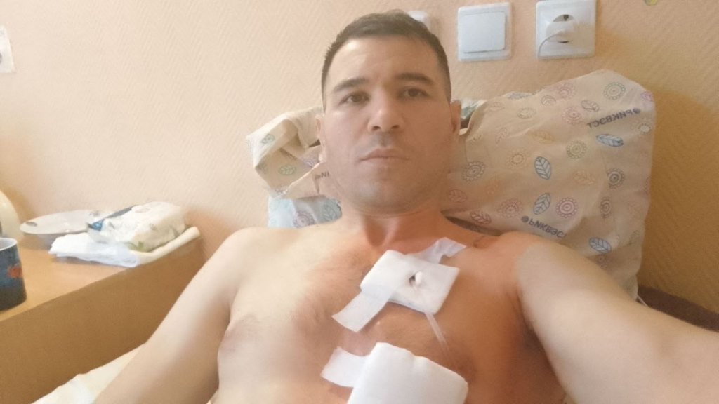 В Петербурге таджикистанец получил ножевые ранения за то, что просил другого соотечественника «не лезть без очереди» в ФМС 