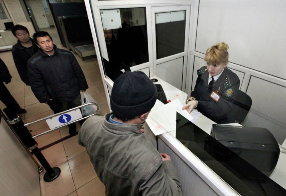 Теперь таджикистанцы с двойным гражданством могут влетать и вылетать в/из России только с загранпаспортом РФ 