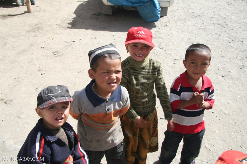 Детям в Таджикистане разрешили высказывать свое мнение и жаловаться на родителей. Вне зависимости от возраста 